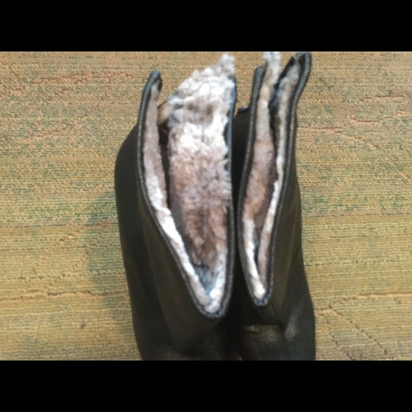 BCBG fur lined ankle boot.. - Picture 3 of 5